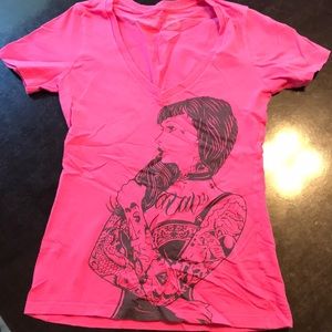 Hot pink, graphic V neck